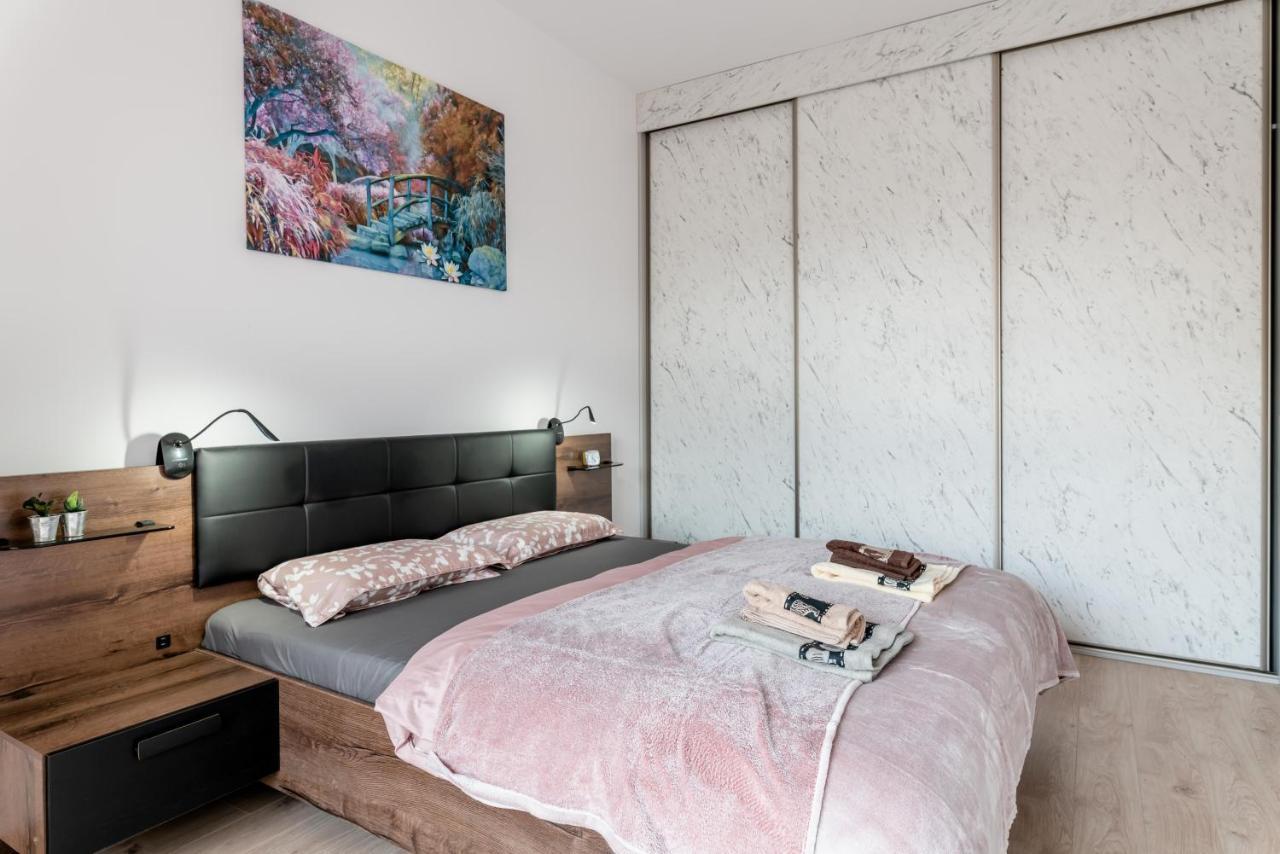 Apartwro - Apartament Przy Wyspie Slodowej, Garaz, Projektor, Rowery Apartment Wroclaw Ngoại thất bức ảnh